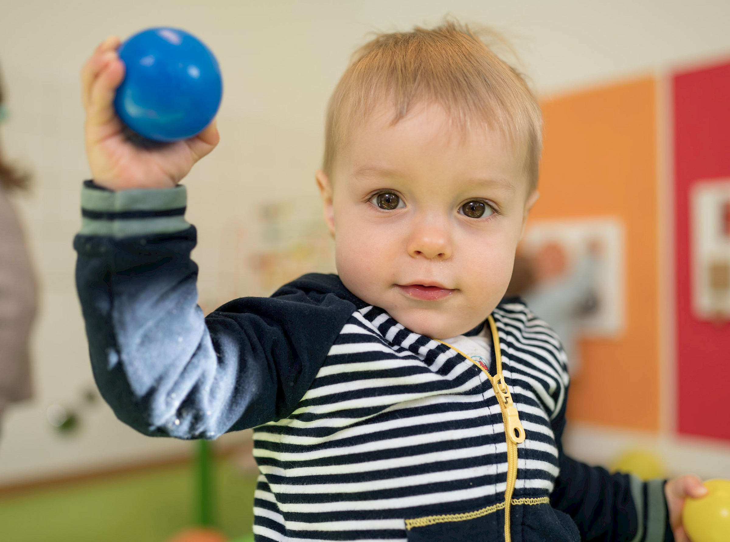 Kind mit Ball